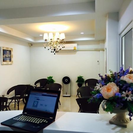 Bann Bunga Inn Bangkok Exterior photo